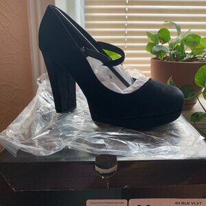 Torrid Black Velvet Platform Mary Jane Heels – Size 9.5